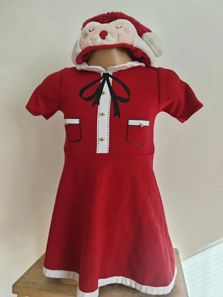 Vánoční šaty, 86