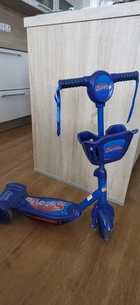 Hrající trojkolka/trojkoloběžka,