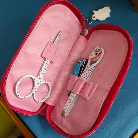 Růžová manikúra jednorožec,