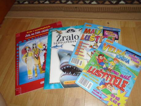 Křížovky dětské luštění žraloci samolepky 4ks, 