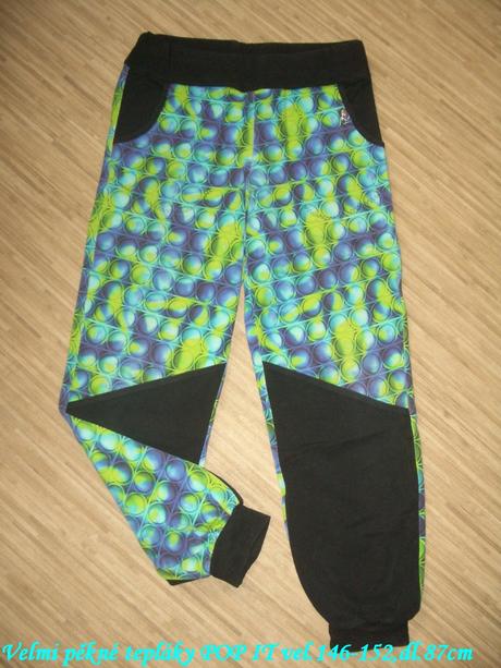 Tepláky pop it černý lem vel.146-152, 146