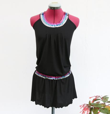 Černá dívčí tunika s barevnými flitry - 152-158, 152 / 158