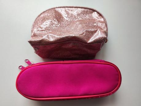 Pouzdro a kosmetická taštička,