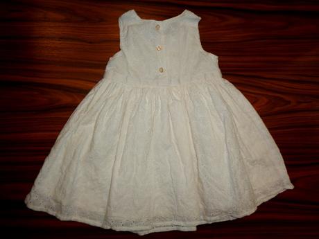 Krásné smetanové vyšívané šaty, 80