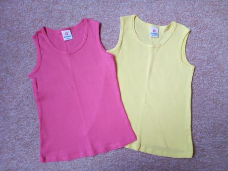 2ks řádkových tílek vel."98-104", 98