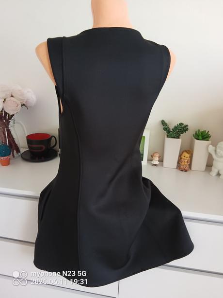 Šaty neopren zn."elevenparis" vel."m", m