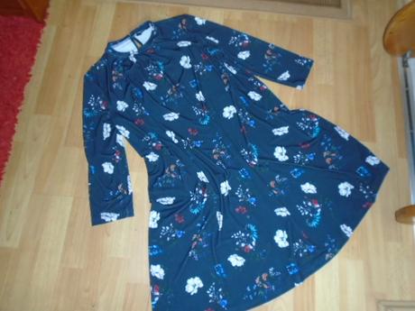 Šaty mohito vel xl splývavé drobné květy, mohito,42 / 44 / xl