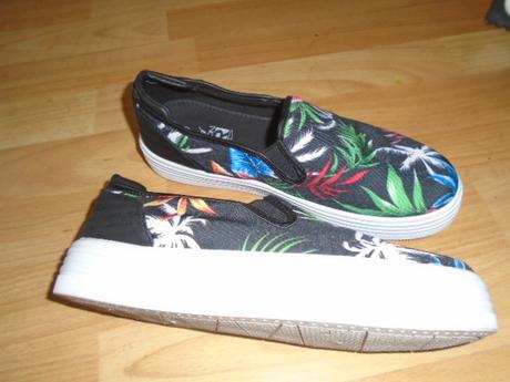 Tenisky vel 38/39 vysoká podrážka květy stélka 24c, 38