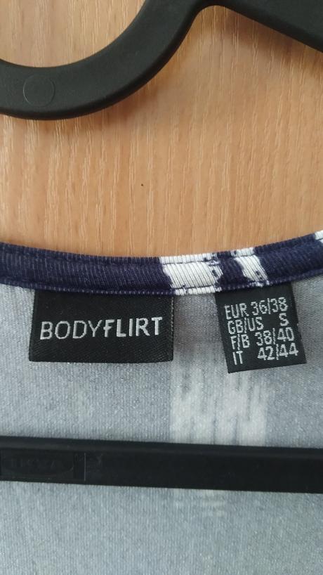 Elastické šaty, 38