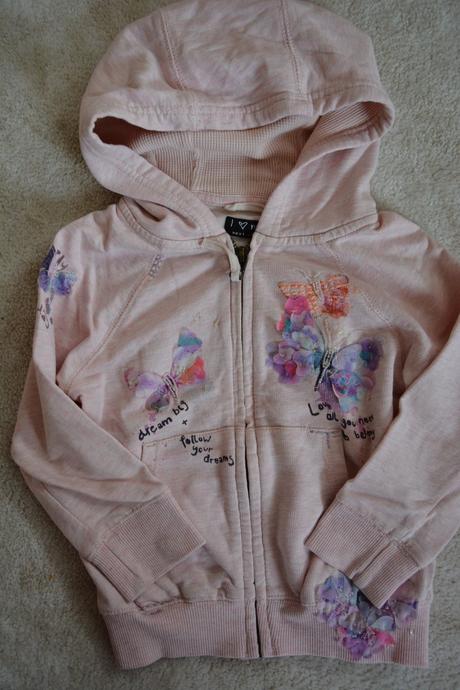 Komplet s motýlkama- mikina, džíny, slimky,legíny, 86–98