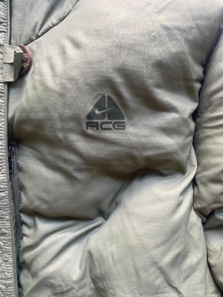 Krásná péřová bunda nike velikost 40/l, nike,40