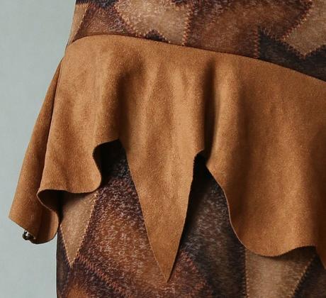 Cípatá asymetrická sukně imitující kůži vel.s, s