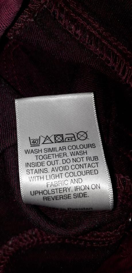 Slim džegínsy vínovej farby, 122