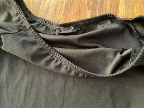 Off-shoulder minišaty s asymetrickým rukávem, vel, m