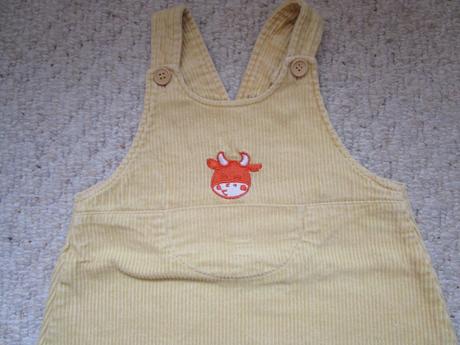 Pěkná žlutá manžestrová šatovka - sukně s laclem, 80