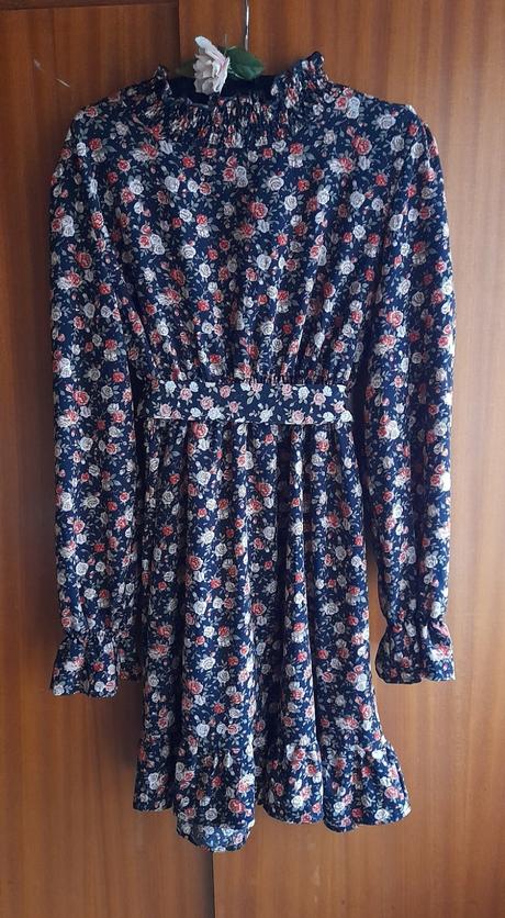 Květované šaty s vázacím páskem, l