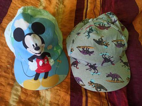 Kraťasy, trička a kšiltovky, 104–116