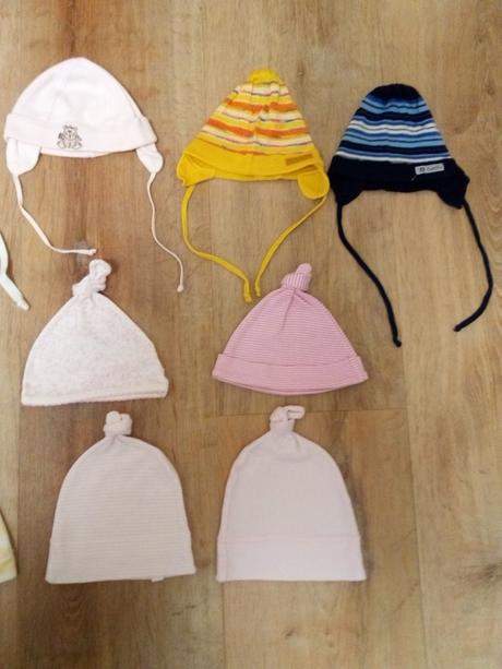 17x čepička, vel 56- 62, 62