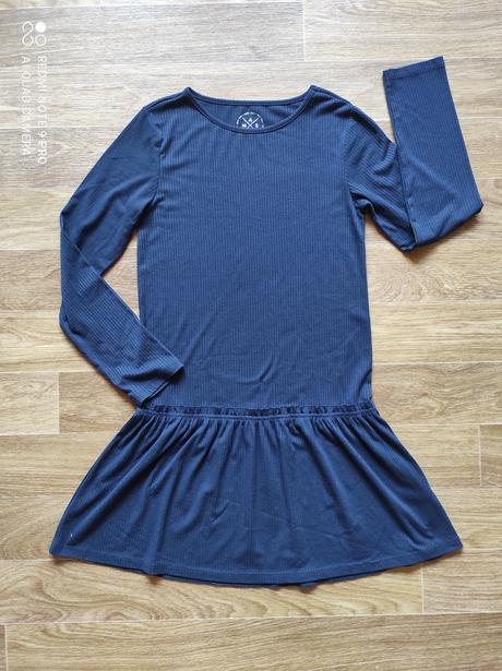 Šaty s dlouhým rukávem, 146