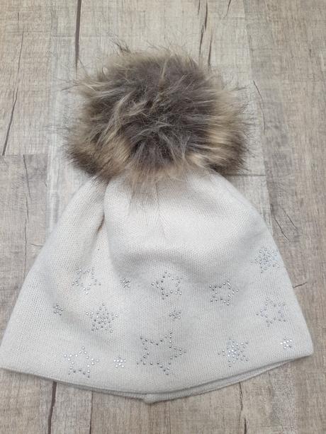 Dívčí či dámská zimní čepice, m