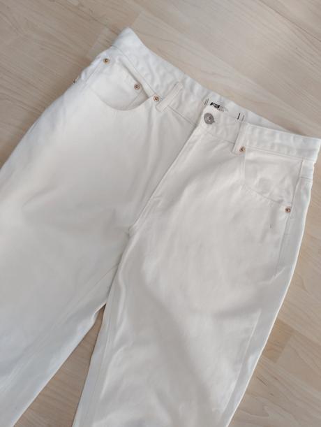 Rifle l. fb sister, l