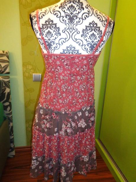 Krásné růžovohnědé květované volánové šaty, colours of the world,m