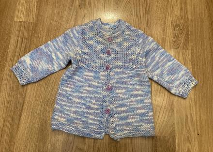 Dívčí duhový svetr, 74