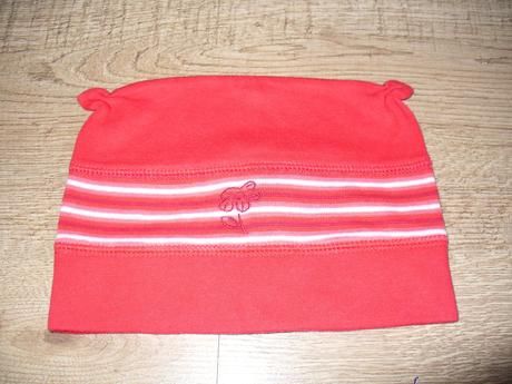 Čepice s výšivkou zn. hugo vel. 42 na 3 roky, 98