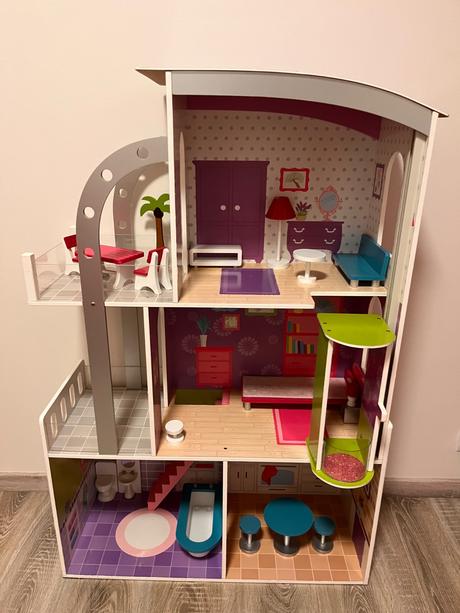 Dřevěný domeček pro panenky, 