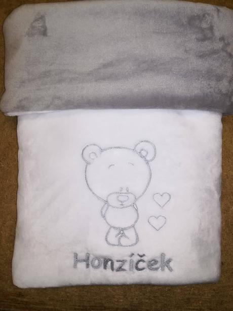 Deka s výšivkou jména na přání-více barev a obrázk,