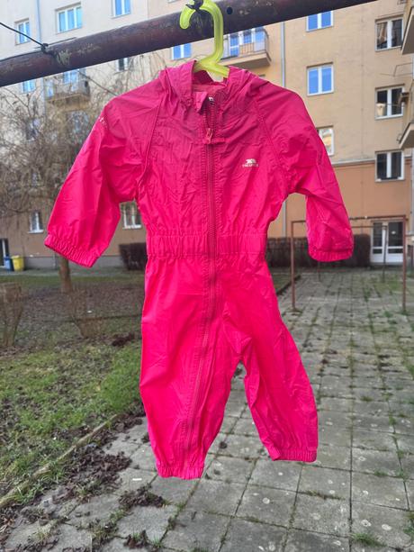 Nepromokavy overal, 86