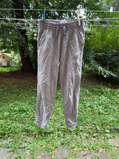Tepláky, nike,134