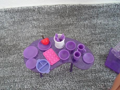 Panenka barbie se stolečkem a křeslem,