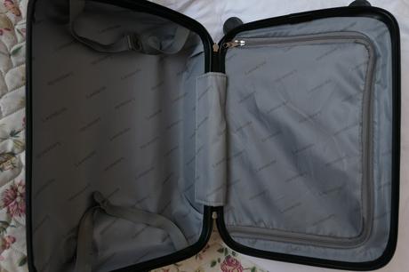 Skořepinový kufr na kolečkách - palubní, 