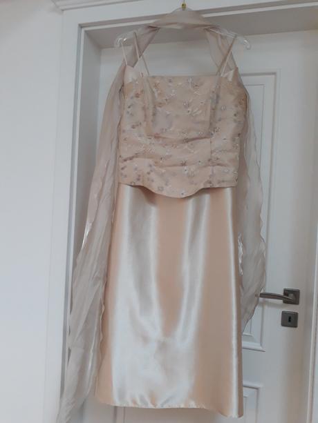 Společenské šaty, 42