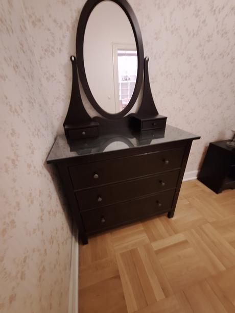 Ložnice ikea hemnes postel 160 cm, stolky a komoda, 