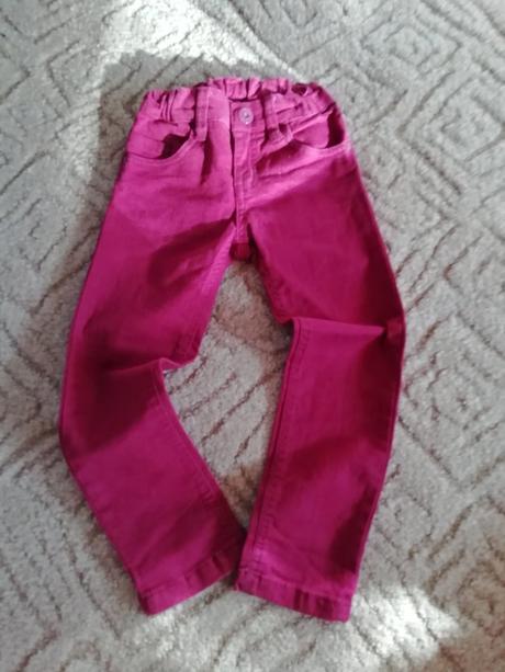 Fialové rifličky vel.104 pěkný stav, c&a,92