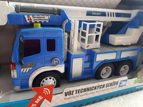 Auto s plošinou - vůz technických služeb,