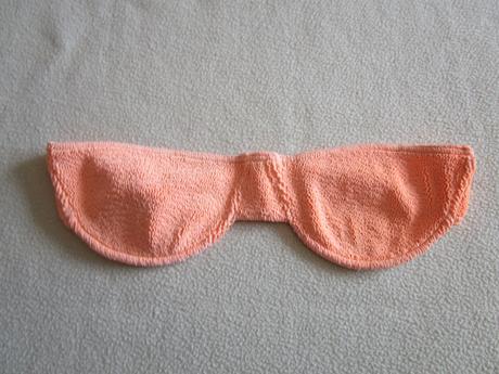 Téměř nenošený vrchní díl plavek, s kosticemi, 42