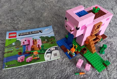 Lego minecraft 21170 - the pig house.,