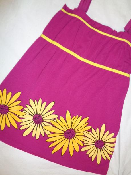 Nádherný sytě růžový top - žluté květy - m/l, m