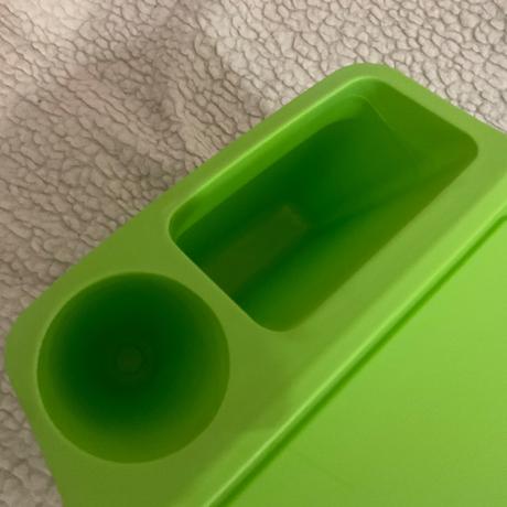 Plastový přenosný gaučostolek- dedra,