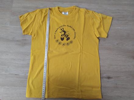 Žluté tričko s včelkou, 134