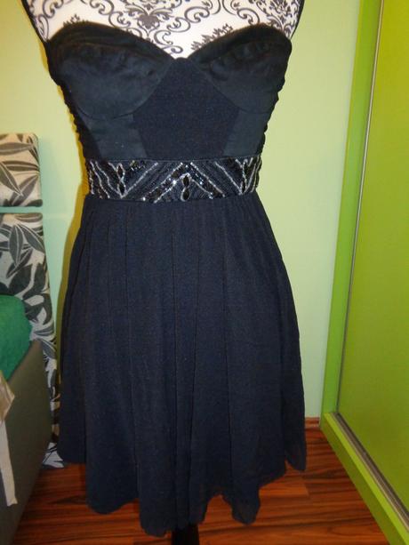 Krásné černé společenské šaty, 38
