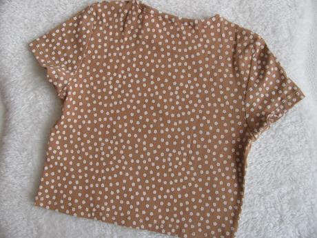 Crop top hnědé žebrované tričko s kytičkami, h&m,140