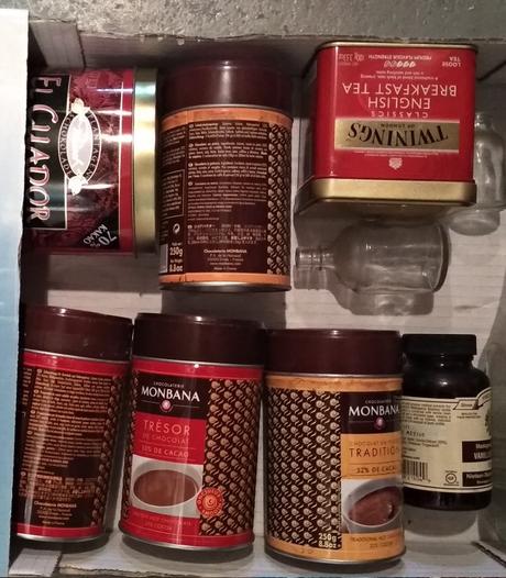 Drobná keramika a sklo dle fota.,