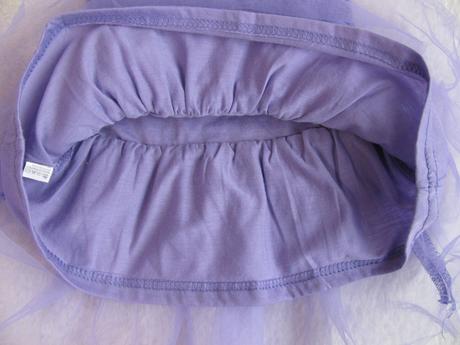 Sváteční fialové šatičky s tylem, 62