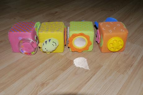 Hraci interaktivní deka pro miminka+4 kostky, 