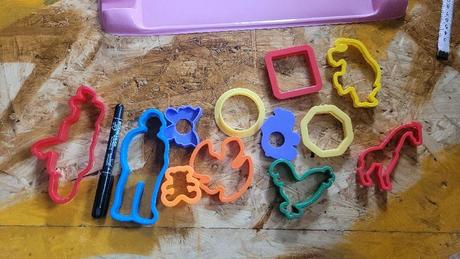 Formičky a vykrajovátka na modelování, 