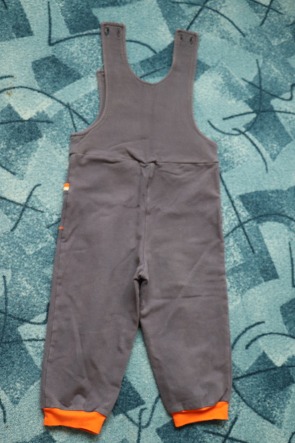 Tepláky s laclem, 86